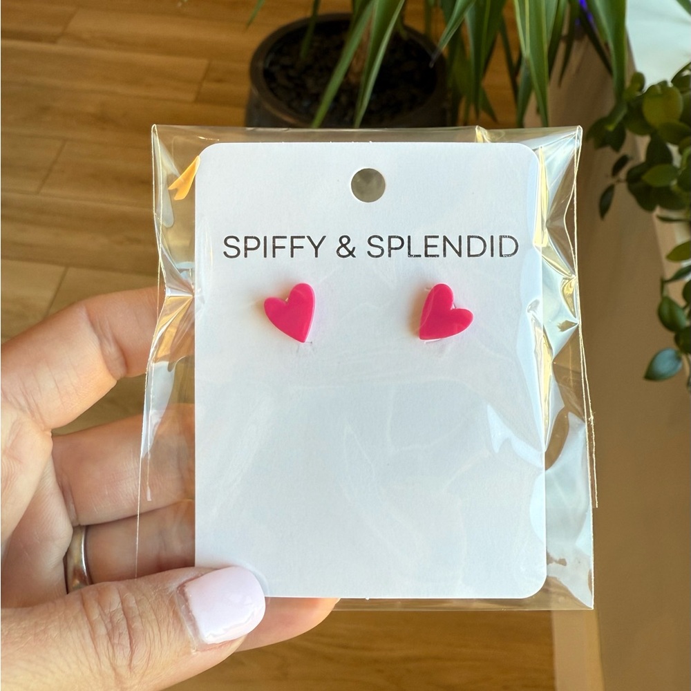 🍒 2/$20 - Hot Pink Heart Stud Earrings - Picture 5 of 8